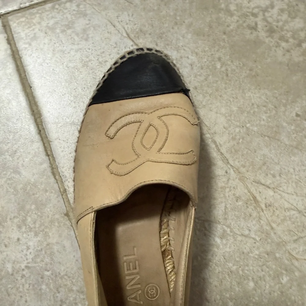 Chanel Genuine Lambskin Leather Logo Slip On Espadrilles Shoes Beige‎ Size 35